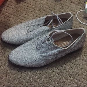 BRAND NEW OXFORD TOMS